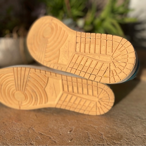 Air Jordan 1 - Picture 4 of 5